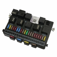 Блок центральный коммутационный (реле-предохранители) GM100